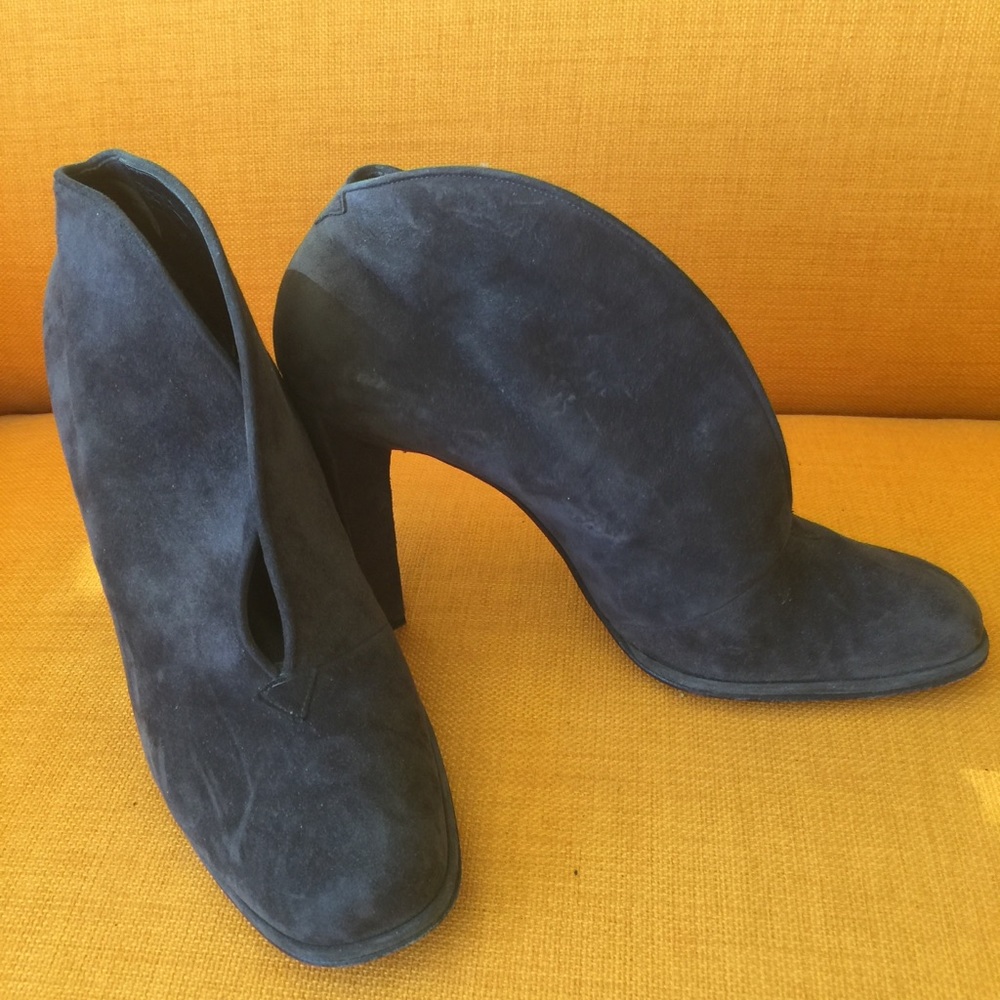 VINTAGE RICHARD TYLER ANKLE BOOTS